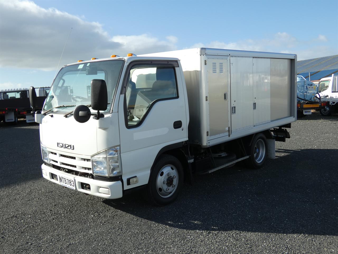 2013 ISUZU ELF