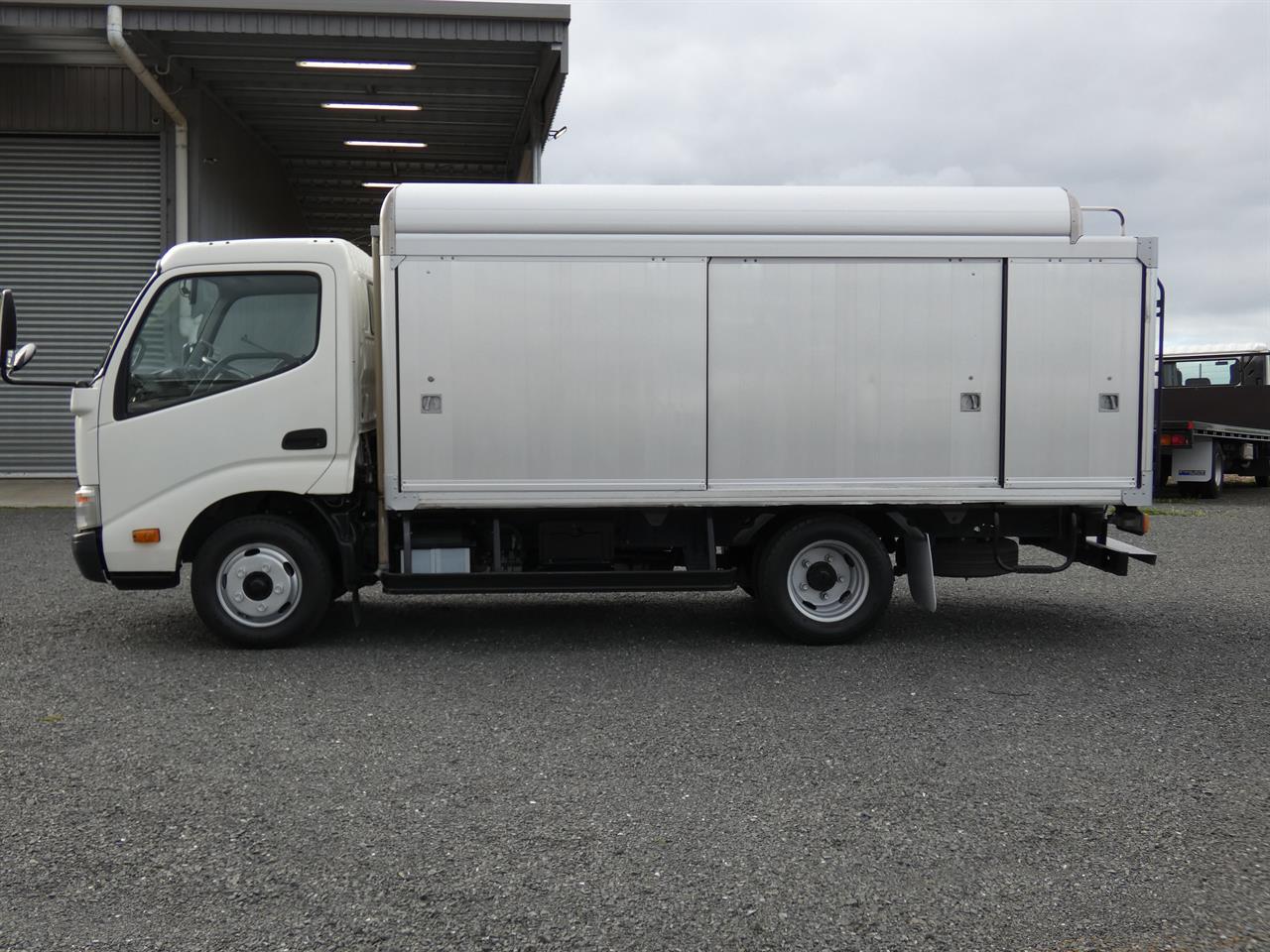 2015 Hino Dutro