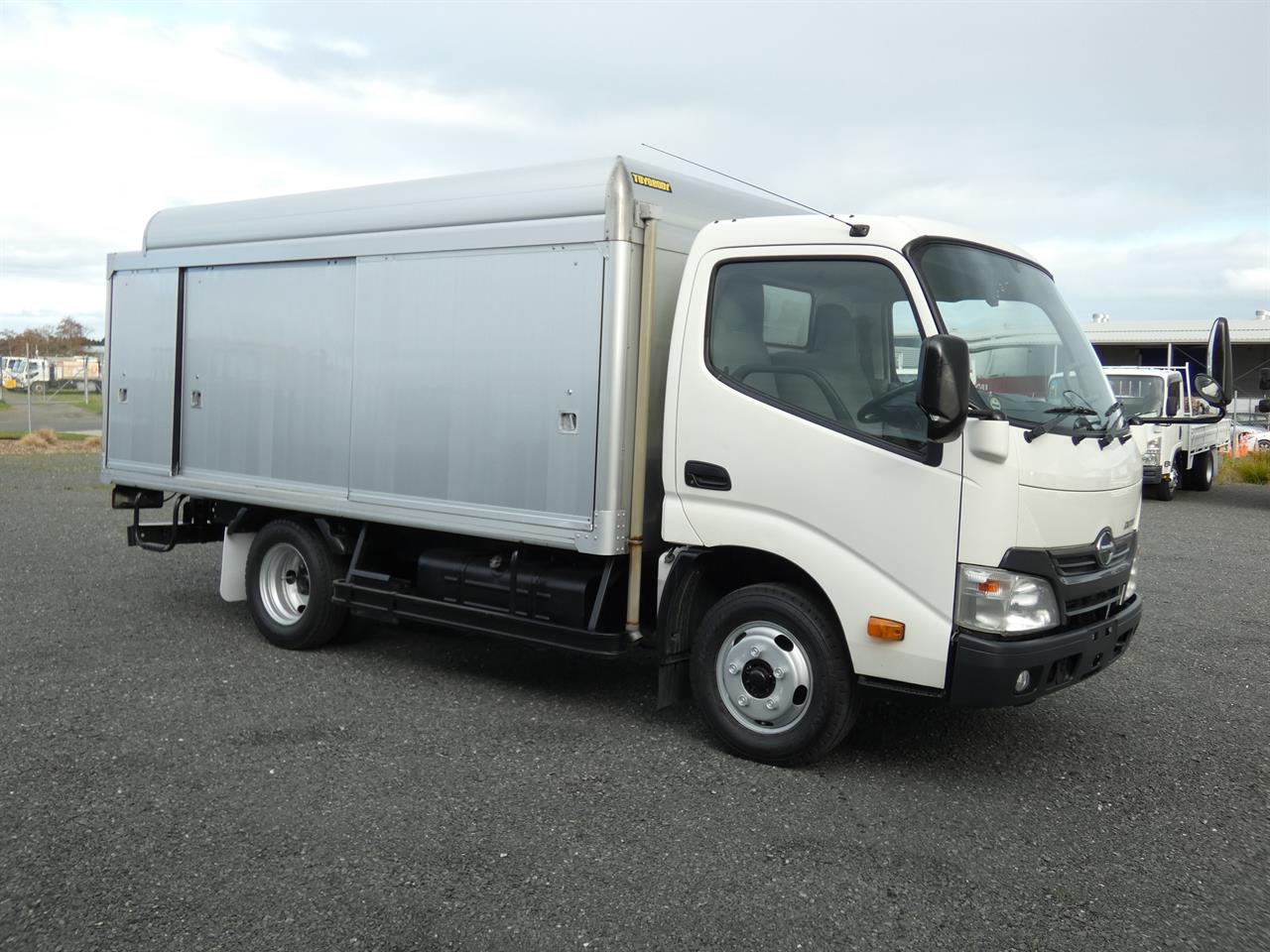 2015 Hino Dutro