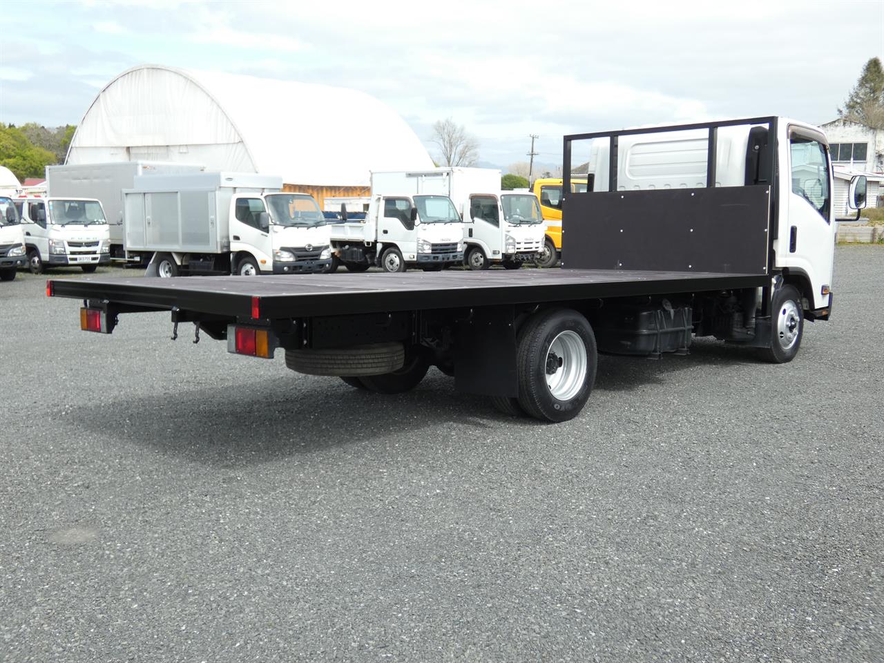 2017 ISUZU ELF